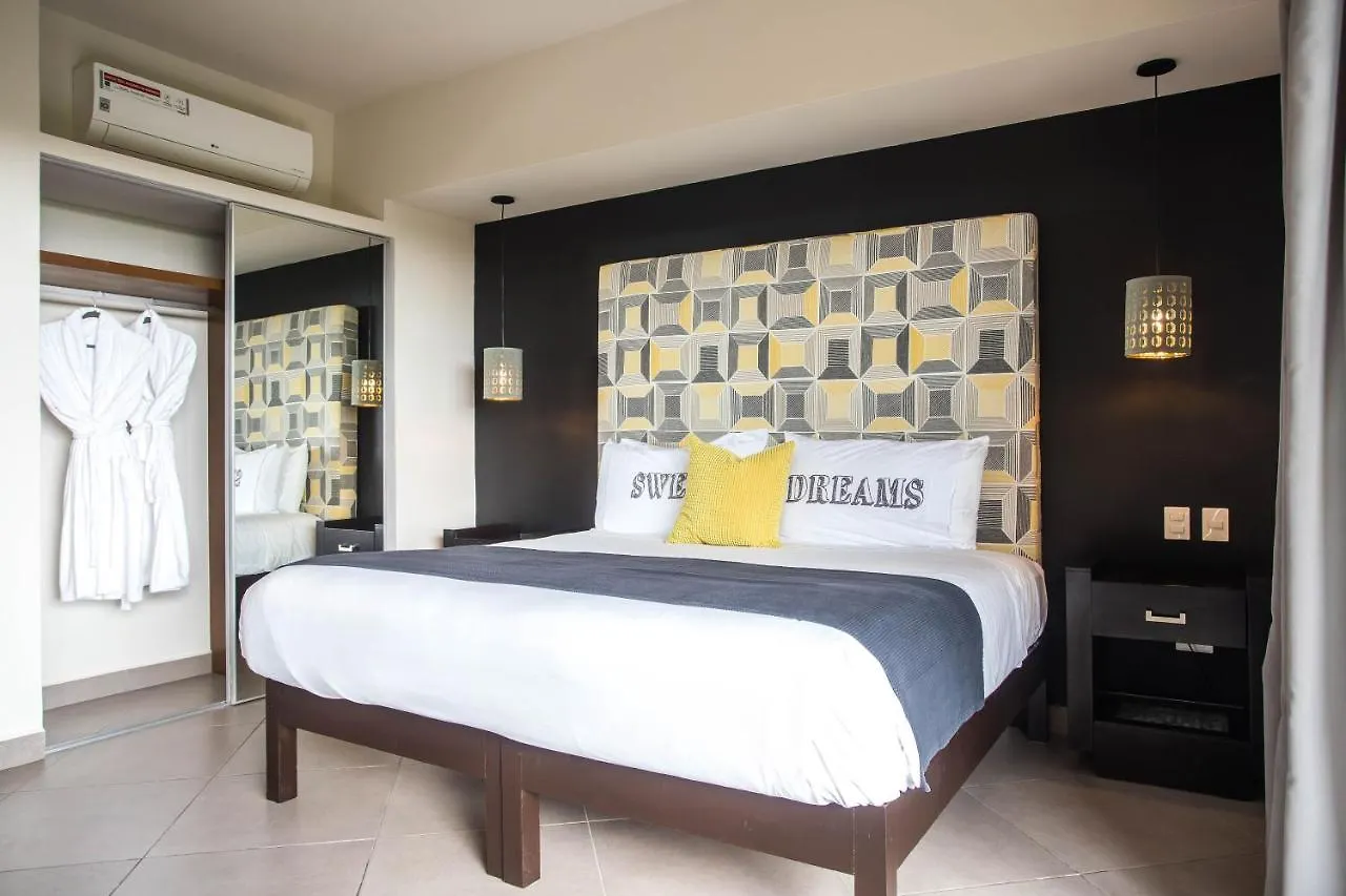 פלאייה דל כרמן Honey B Suites מלון דירות