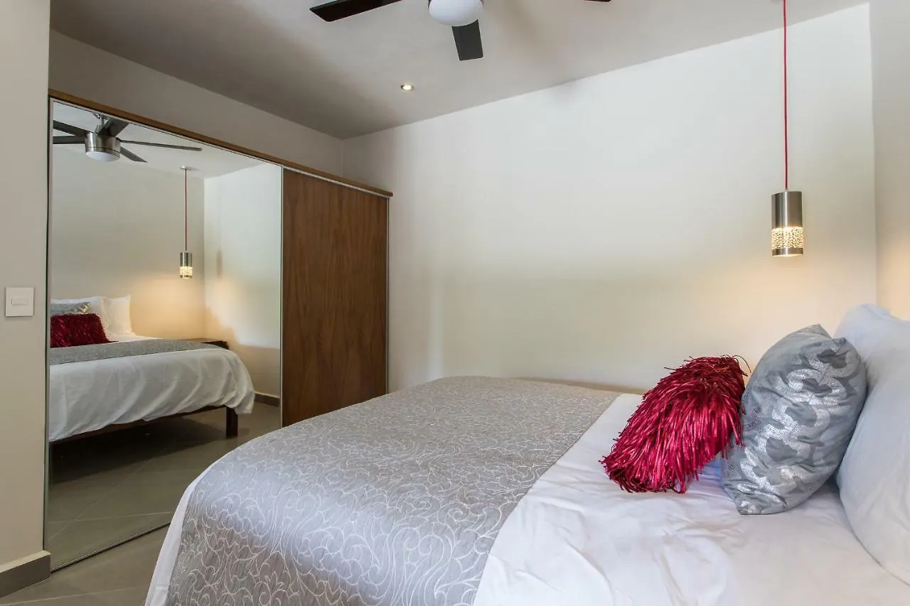 Honey B Suites Playa del Carmen 3*,
