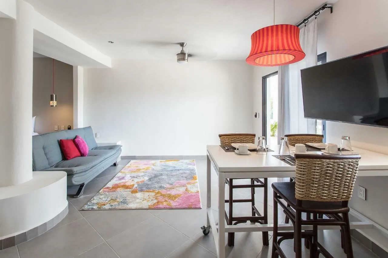 Honey B Suites Playa del Carmen Aparthotel