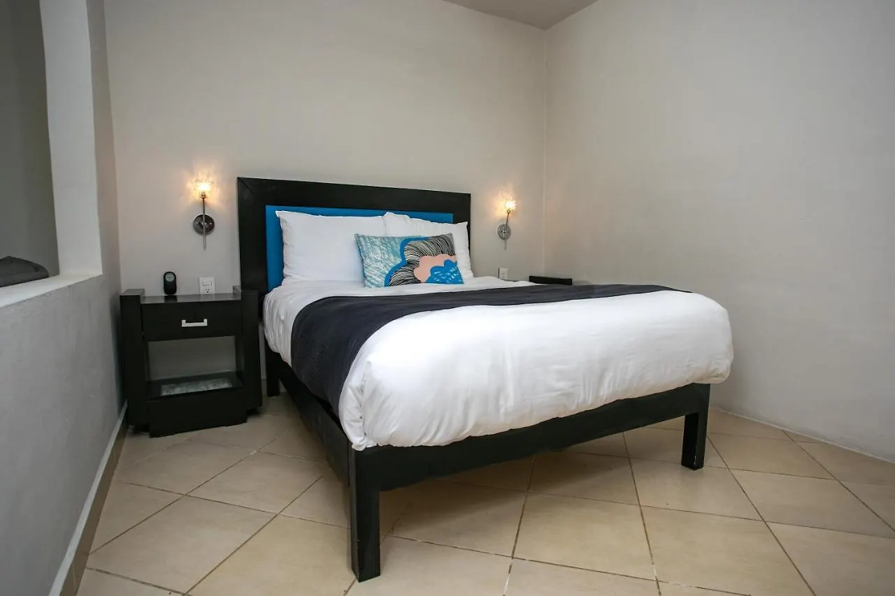Honey B Suites Playa del Carmen Messico